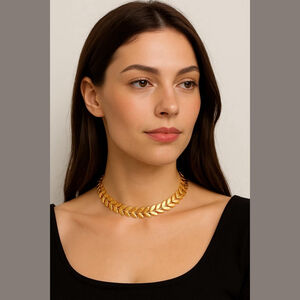 Gold Leaf Choker Necklace One Size